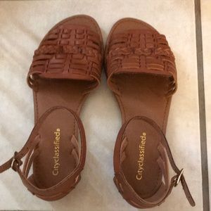 City classified sandals size 7.5